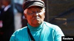 Peter Magubane a publié une quinzaine de livres, dont plusieurs ont été censurés sous l'apartheid.