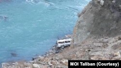 په افغانستان کې ترافيکي پېښې معمولاً د خرابو لارو، د موټر چلوونکو د بې احتياطۍ او د ترافيکي مقرراتو د نه مراعتولو له امله رامنځته کېږي.