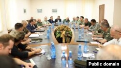 Ermənistanda hərbi attaşelər üçün brifinq (Mənbə:Ermənsistan Müdafiə Nazirliyi)