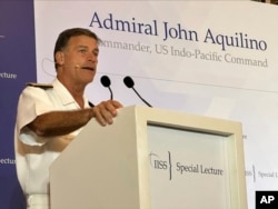 Arhiva - Admiral Džon Akilino govori u Singapuru, 16. marta 2023.