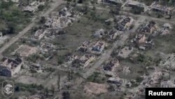 4일 우크라이나 도네츠크 지역 최전방 도시인 차시브 야르의 건물들이 파괴되어 있다.