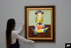 تابلوی مایا را پیکاسو در سال ۱۹۳۸ کشید و این تابلو امسال چند هفته پیش ۲۰ میلیون دلار به فروش رفت.