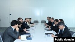 Ceyhun Bayramov və Ararat Mirzoyan ikitərəfli görüşdə (Foto Azərbaycan Xarici İşlər Nazirliyinindir)