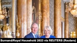 찰스 3세(왼쪽) 영국 국왕과 카밀라 왕비