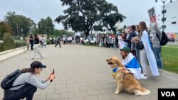 Антивоенная акция русской общины в Лос-Анджелесе. Беверли-Хиллз. Cентябрь 2023 года.