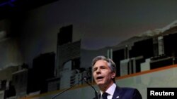 Menteri Luar Negeri AS Antony Blinken berbicara di Denver, Colorado, pada 28 April 2023. (Foto: Reuters/Kevin Mohatt)