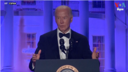 លោក ​Trump ​បញ្ចេញ​កំហឹង​បន្ទាប់​ពី​សម្តី​លេងសើច​របស់​លោក Biden ​ពេល​អាហារ​ល្ងាច​របស់​អ្នក​ឆ្លើយ​ឆ្លង​ព័ត៌មាន​សេតវិមាន