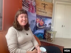 Jessica Santone, warga AS dan asisten profesor seni dan sejarah California East Bay University (VOA/Made Yoni).