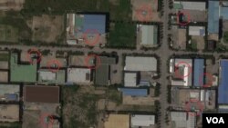 개성공단 내 섬유와 봉제, 의복 제조 업체 밀집 지역. 버스 여러 대(원 안)가 보인다. 자료=Planet Labs