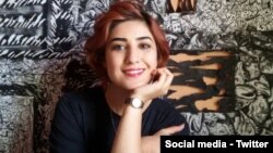 آتنا فرقدانی نقاش و کارتونیست