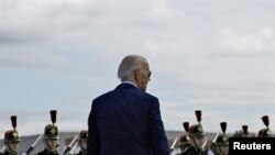 5일 조 바이든 미국 대통령이 국빈방문을 위해 프랑스 파리 인근의 오를리 공항에 도착했다.