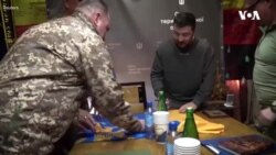 RT-nin aparıcısı “Ruten şiri” emblemindən Rusiyanın işğalına haqq qazandırmaq üçün istifadə edir