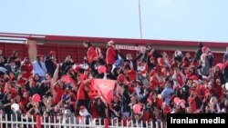 Traktor futbol komandasının qadın azarkeşləri