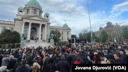 Okupljanje građana ispred Skupštine Srbije