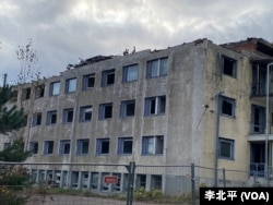 被火烧毁的主楼 （美国之音 李北平）