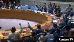 유엔 안보리가 28일 전체회의를 열고 대북제재위원회 산하 전문가패널의 임기를 내년 4월까지 1년 연장하는 내용의 결의안을 표결에 부쳤지만, 상임이사국인 러시아의 거부권 행사로 결의안은 부결됐다.