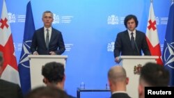 Генералниот секретар на НАТО и грузискиот премиер даваат изјави по нивниот состанок во Тбилиси, Грузија, 18 март 2024 година