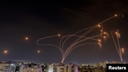 9 Ekim 2023 - İsrail'in savunma sistemi Demir Kubbe, Gazze'den fırlatılan roketlere karşı devrede