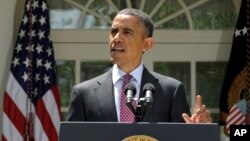 La série "Working: What we do all day", Barack Obama raconte la réalité du monde du travail à travers le quotidien de travailleurs des secteurs de l'aide à domicile, de la technologie et de l'hôtellerie.