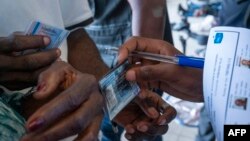 Jusqu'à présent, la Céni n'a publié les résultats que de la présidentielle, qui deviendront définitifs après validation par la Cour constitutionnelle.