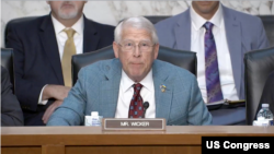 상원 군사위 공화당 간사인 로저 위커 상원의원이 2일 상원 군사위원회가 ‘전 세계 위협 평가’를 주제로 연 청문회에서 발언하고 있다.