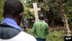 L'Ouganda et la RDC ont lancé une offensive conjointe fin 2021 pour chasser les ADF de leurs bastions congolais, sans parvenir à mettre fin à leurs attaques meurtrières.