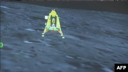 印度太空研究机构发布视频显示，印度“月船3号”太空探测器星期三（8月23日）成功在月球南极表面软着陆。（2023年8月23日）