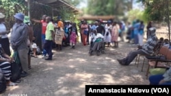 Abaswelayo abathole ezifela emlonyeni lokunye abakuphiwe yiTendy Three Investment koBulawayo.