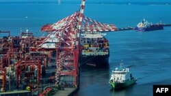 资料照片：中国“实验6号”考察船抵达斯里兰卡码头。（2023年10月25日）