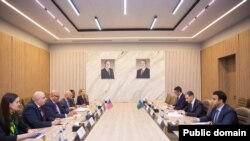 ABŞ-in Ticarət Katibinin köməkçisi Arun Venkataraman Rəqəmsal İnkişaf və Nəqliyyat Naziri Nəbiyev ilə görüş keçirib. (foto ABŞ səfirliyi)
