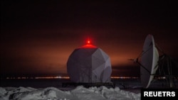 资料照片：美国阿拉斯加州乌特恰维克镇以北的北美防空司令部的一座雷达站。(2023年2月3日) 