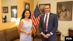 AQShning Toshkentdagi Bosh konsuli Rob Romanovski "Amerika Ovozi" bilan suhbatda, Toshkent, O'zbekiston 