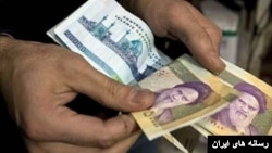 تعیین میزان حداقل دستمزد کارگران برای سال ۱۴۰۳ همچنان موضوع بحث بین مقامات.