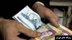 حداقل دستمزد ماهانه کارگران مشمول قانون کار، متاهل و دارای فرزند حدود هشت میلیون تومان است. آرشیو