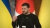 Presiden Ukraina Volodymyr Zelenskyy dalam konferensi pers bersama dengan Perdana Menteri Jepang Fumio Kishida, di Ukraina, Selasa, 21 Maret 2023. (AP/Efrem Lukatsky)