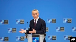 Sekretaris Jenderal NATO Jens Stoltenberg dalam konferensi pers di markas besar NATO di Brussels, Rabu, 14 Juni 2023. (AP/Virginia Mayo)