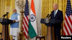 조 바이든(오른쪽) 미국 대통령이 22일 나렌드라 모디 인도 총리와 백악관 회담 직후 공동회견에서 발언하고 있다. 