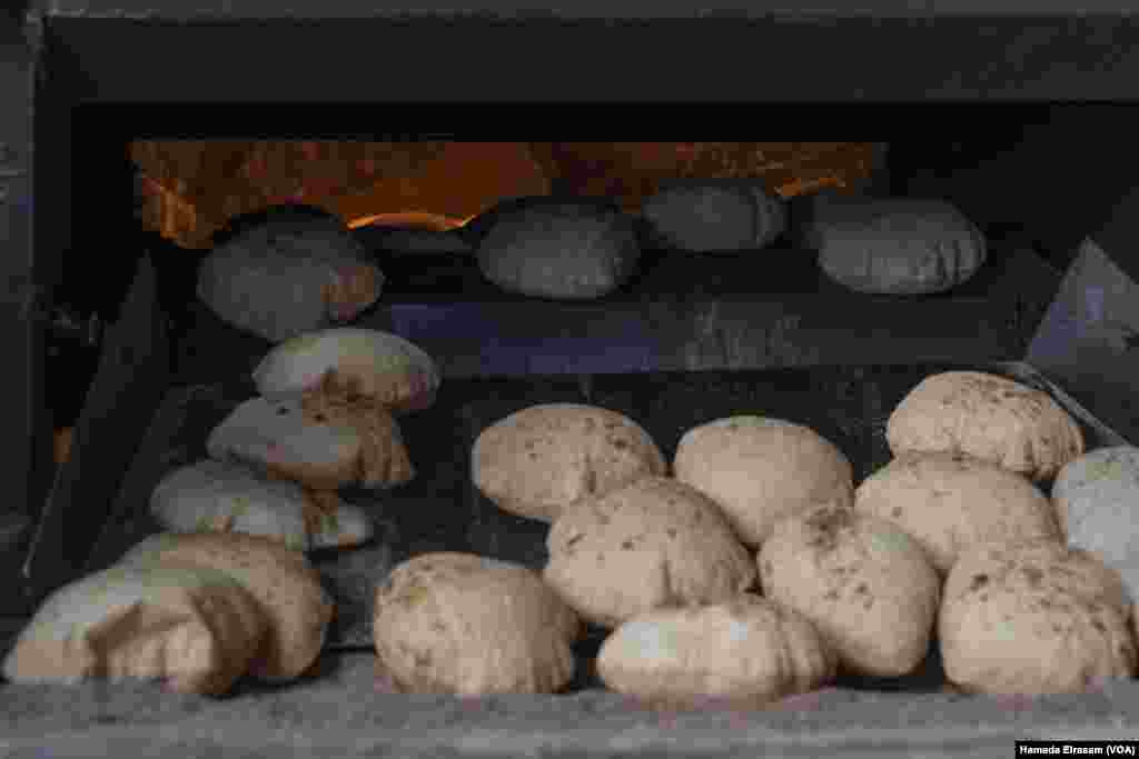 This bakery sells 14,500 loaves a day to hundreds of struggling families. Food security is a source of chronic anxiety for them as the ongoing shocks of the Russia-Ukraine war and Egypt&rsquo;s cost-of-living crisis hit hard. Cairo, Egypt, June 24, 2024.&nbsp;(Hamada Elrasam/VOA)