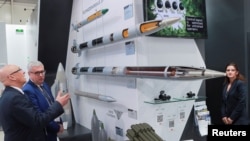 지난달 아랍에미리트(UAE) 아부다비 방산전시회에 출품된 러시아 무기들 (자료사진)