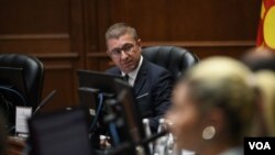 Премиерот, во неколку наврати, рече дека има индиции оти високи функционери во поранешни влади се обидуваат да мобилизираат луѓе на терен и да „провоцираат етнички конфликт, односно да ја дестабилизираат меѓуетничката хармонија во Македонија“