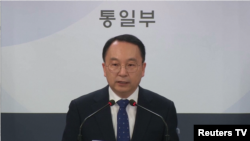 13일 한국 통일부 구병삼 대변인이 정부서울청사에서 브리핑을 하고 있다.