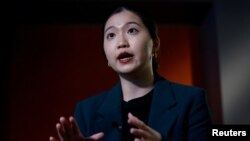 被香港当局通缉的香港民主委员会(HKDC)执行总监郭凤仪在美国华盛顿接受路透社采访。（2023年7月10日）