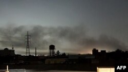 የሱዳን ጦር እና ፈጥኖ ደራሽ ድጋፍ ሰጪ ኃይሎች ለአንድ ሳምንት የሚቆይ የተኩስ አቁም ስምምነት ካደረጉ በኋላም ዛሬ ግንቦት 15 ቀን 2015 ዓ.ም ካርቱም በጭስ ታፍናለች።