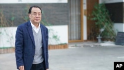 资料照：中国病毒学家张永振在上海。（2020年12月13日）