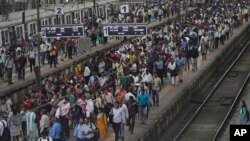 FILE - A busy platform is seen at Chhatrapati Shivaji Maharaj Terminus on World Population Day in Mumbai, India, Tuesday, July 11, 2023. (AP Photo/Rajanish Kakade)