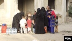 Jannat Bibi's family awaits buses to depart for Afghanistan, Oct. 25, 2023. (Photo by Sidra Dar)