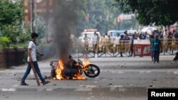 دارالحکومت ڈھاکہ میں ہڑتال کے دوران پبلک ٹرانسپورٹ مکمل طور پر بند ہے۔