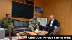 دیدار یوآف گالانت، وزیر دفاع اسرائیل، (راست) و ژنرال مایکل اریک کوریلا، فرمانده سنتکام