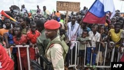 Pour l'heure, les généraux au pouvoir à Niamey n'ont pas réagi aux propositions de la Cédéao et de l'Algérie.