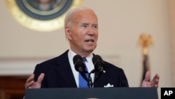조 바이든 미국 대통령이 1일 백악관에서 도널드 트럼프 전 대통령의 면책 특권을 인정한 미 연방대법원의 판결에 대해 대국민 연설을 하고 있다. 